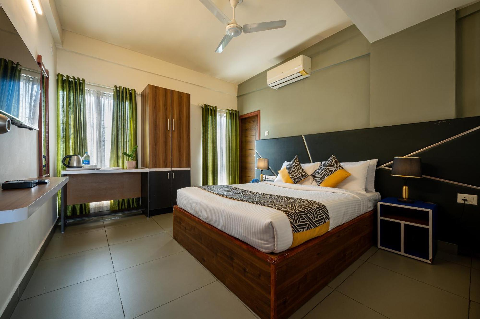 Cj Grande By Jesway Hotels & Resorts Kochi Bagian luar foto