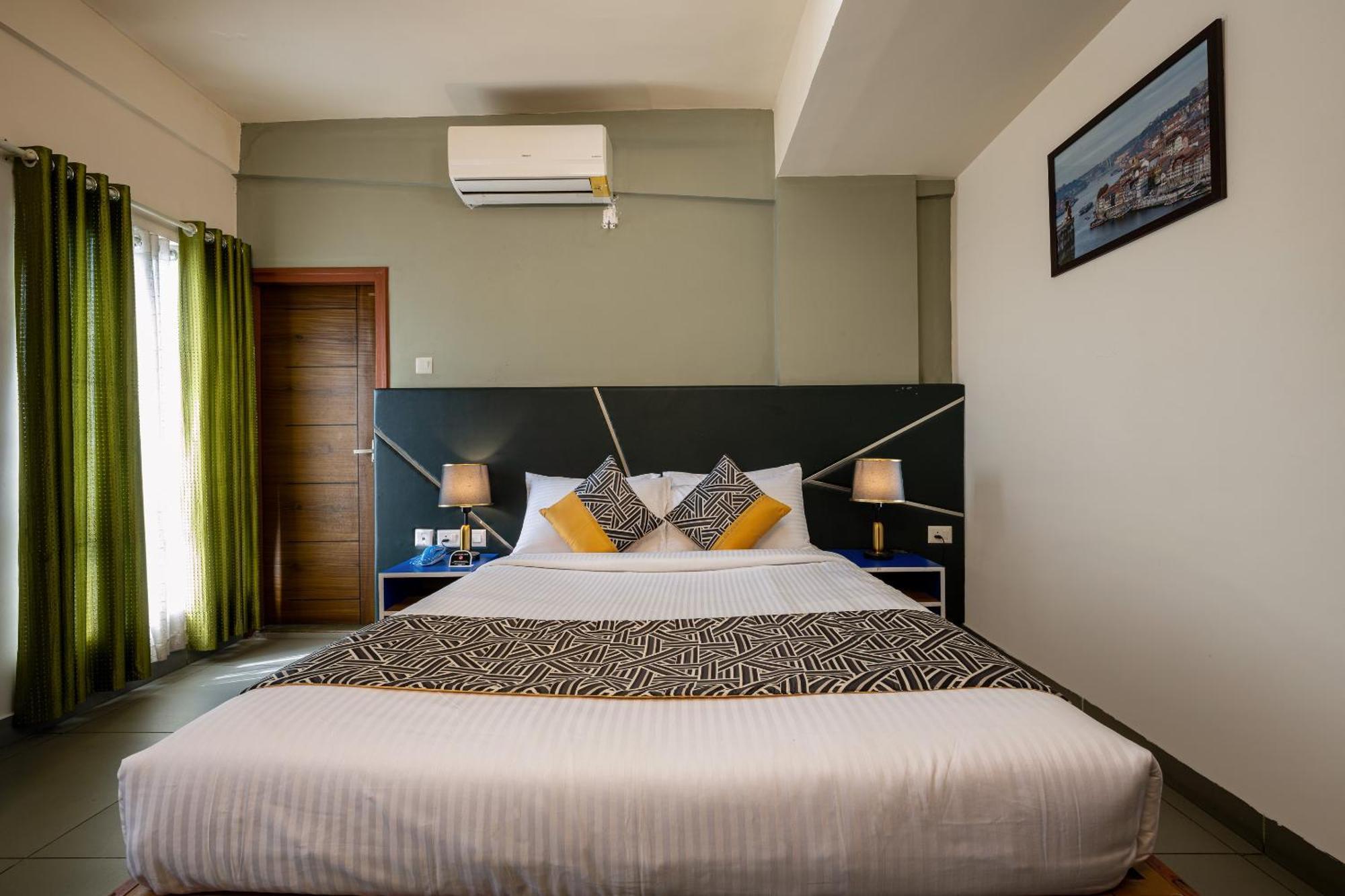 Cj Grande By Jesway Hotels & Resorts Kochi Bagian luar foto