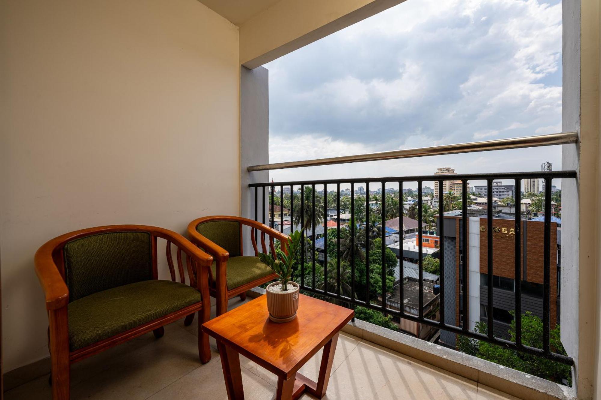 Cj Grande By Jesway Hotels & Resorts Kochi Bagian luar foto