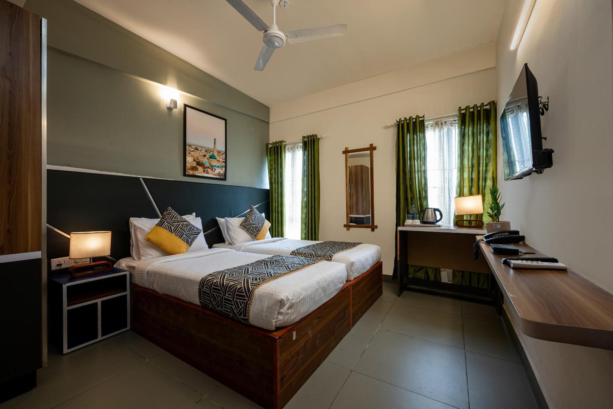Cj Grande By Jesway Hotels & Resorts Kochi Bagian luar foto