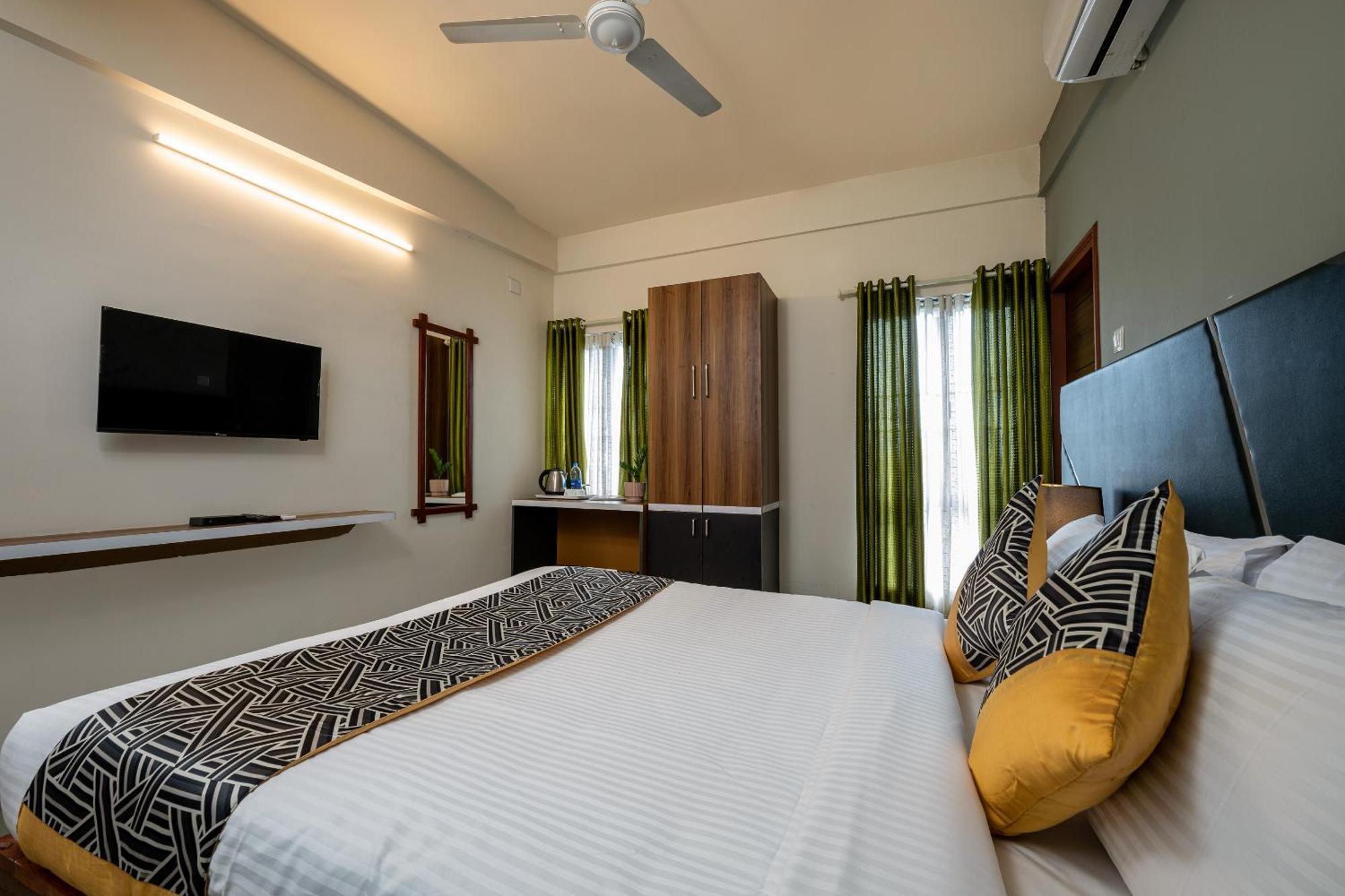 Cj Grande By Jesway Hotels & Resorts Kochi Bagian luar foto