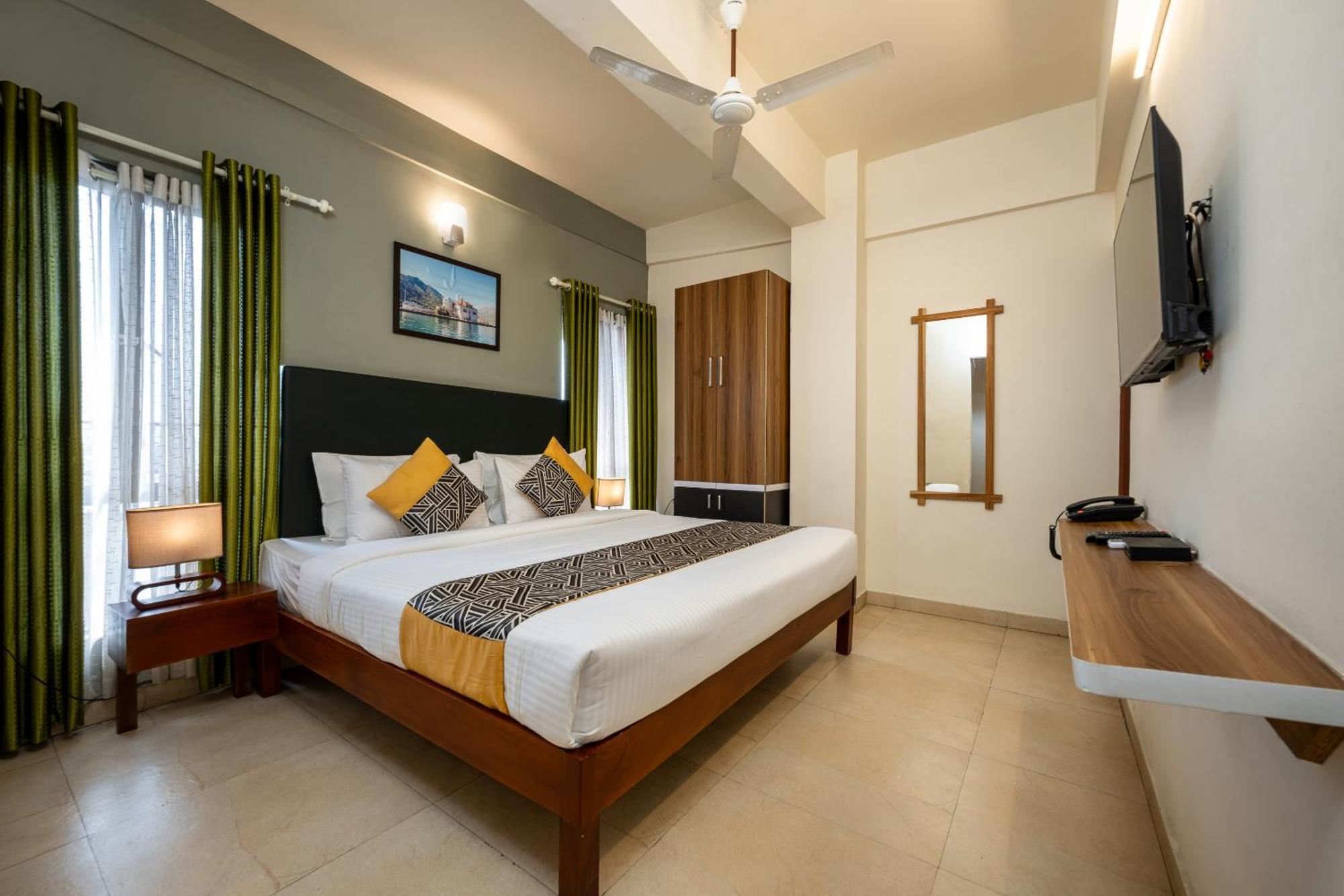 Cj Grande By Jesway Hotels & Resorts Kochi Bagian luar foto