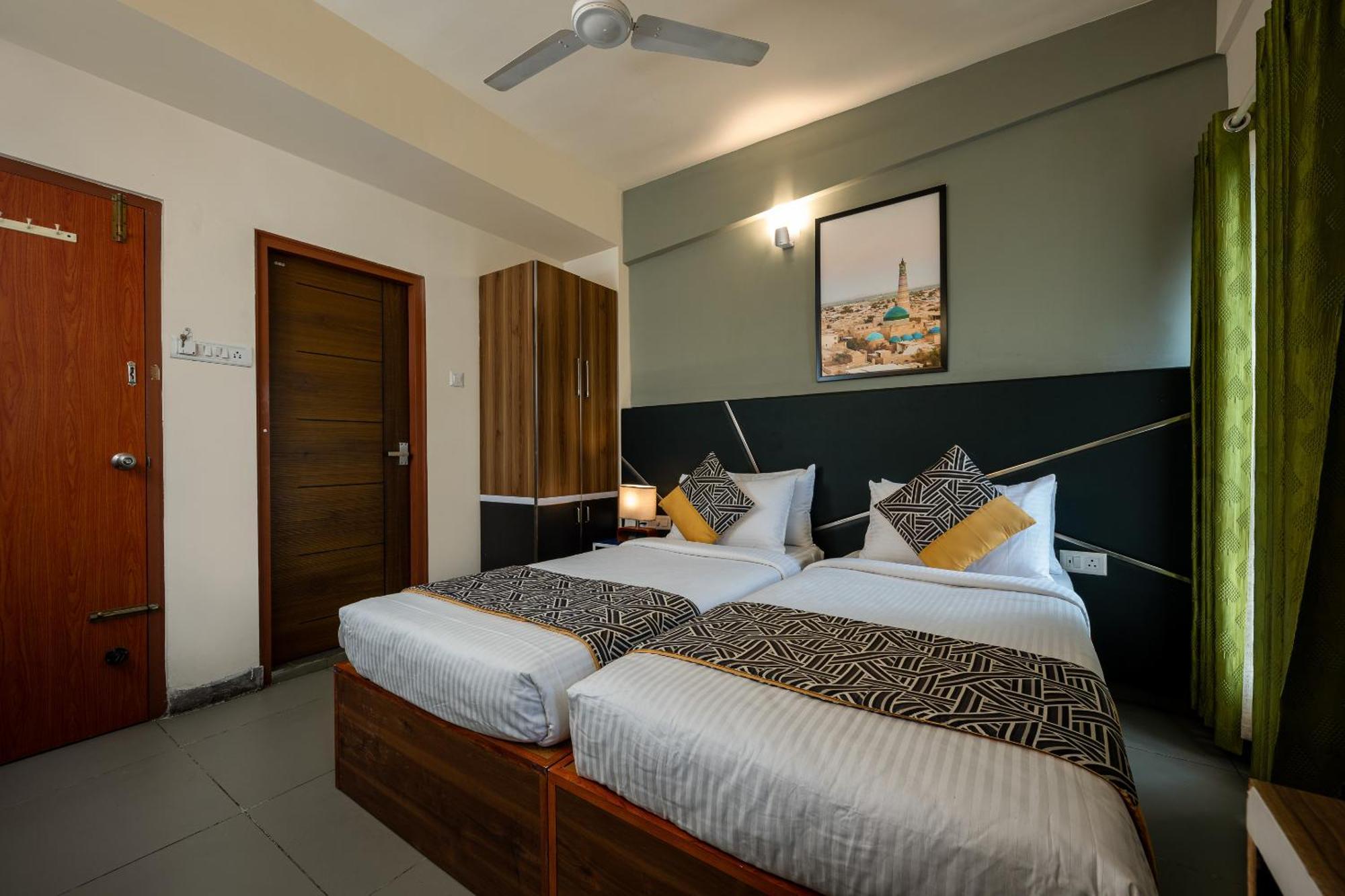 Cj Grande By Jesway Hotels & Resorts Kochi Bagian luar foto