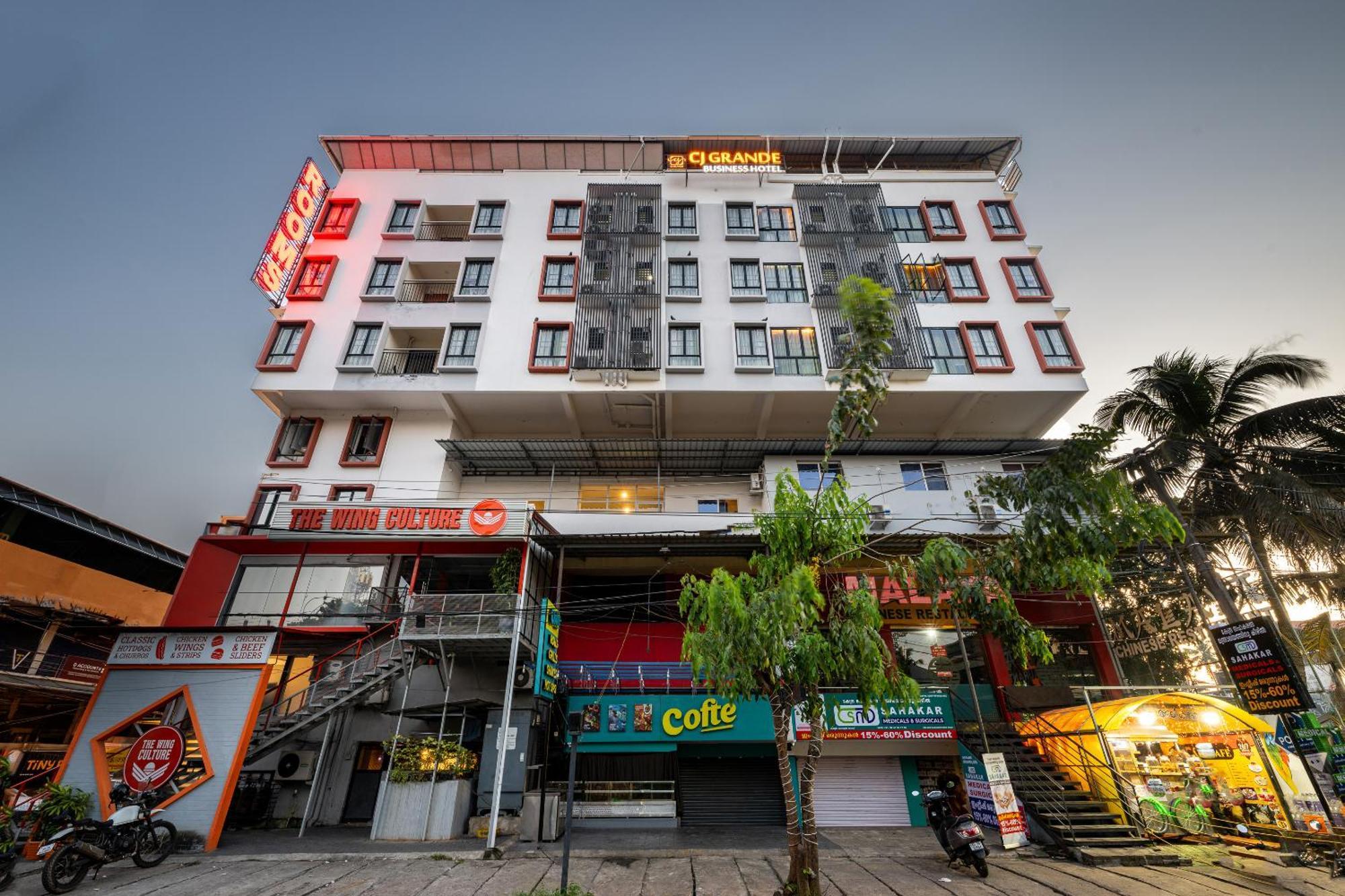 Cj Grande By Jesway Hotels & Resorts Kochi Bagian luar foto